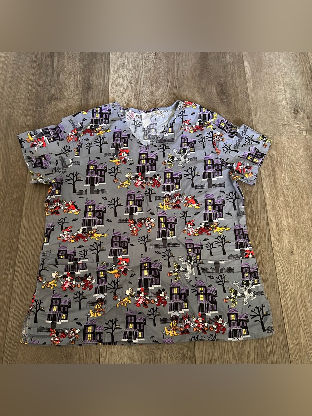 Disney Mickey and Friends Halloween Scrub Top Size Large